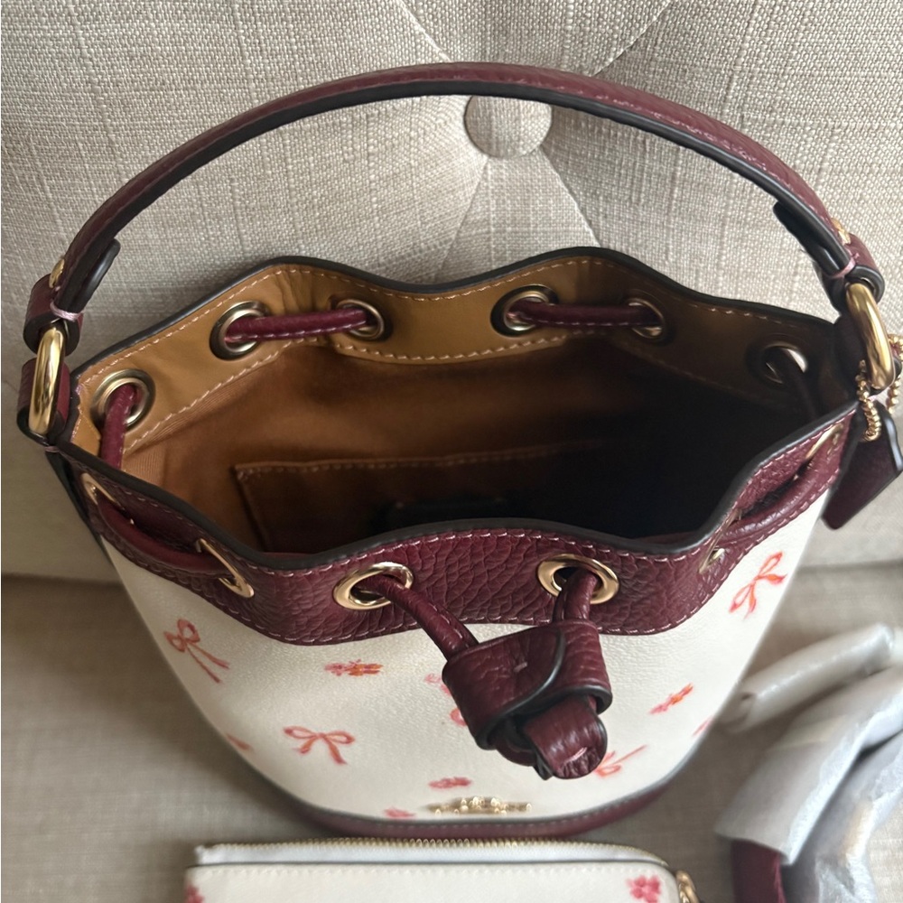 Coach Dempsey Drawstring Bucket Bag 15 With Bow Print In Chalk Wine & wristlet - Picture 6 of 6